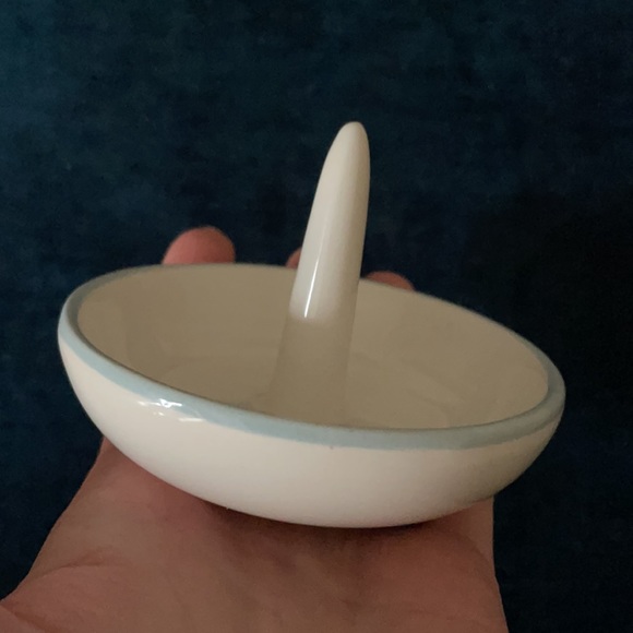 Kwiat Porcelain Ceramic White Baby Blue Ring Dish - Picture 5 of 8